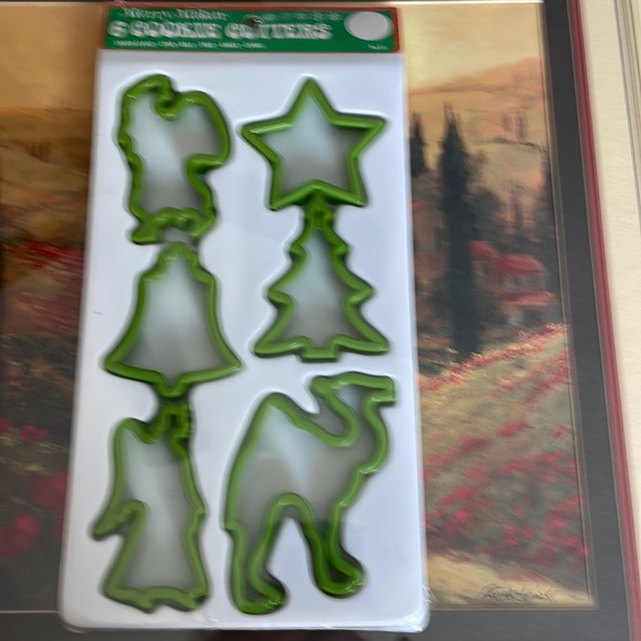 Red or Green Cookie Cutters  Christmas Press Cookie Decorating Nativity Scene. - Picture 3 of 8